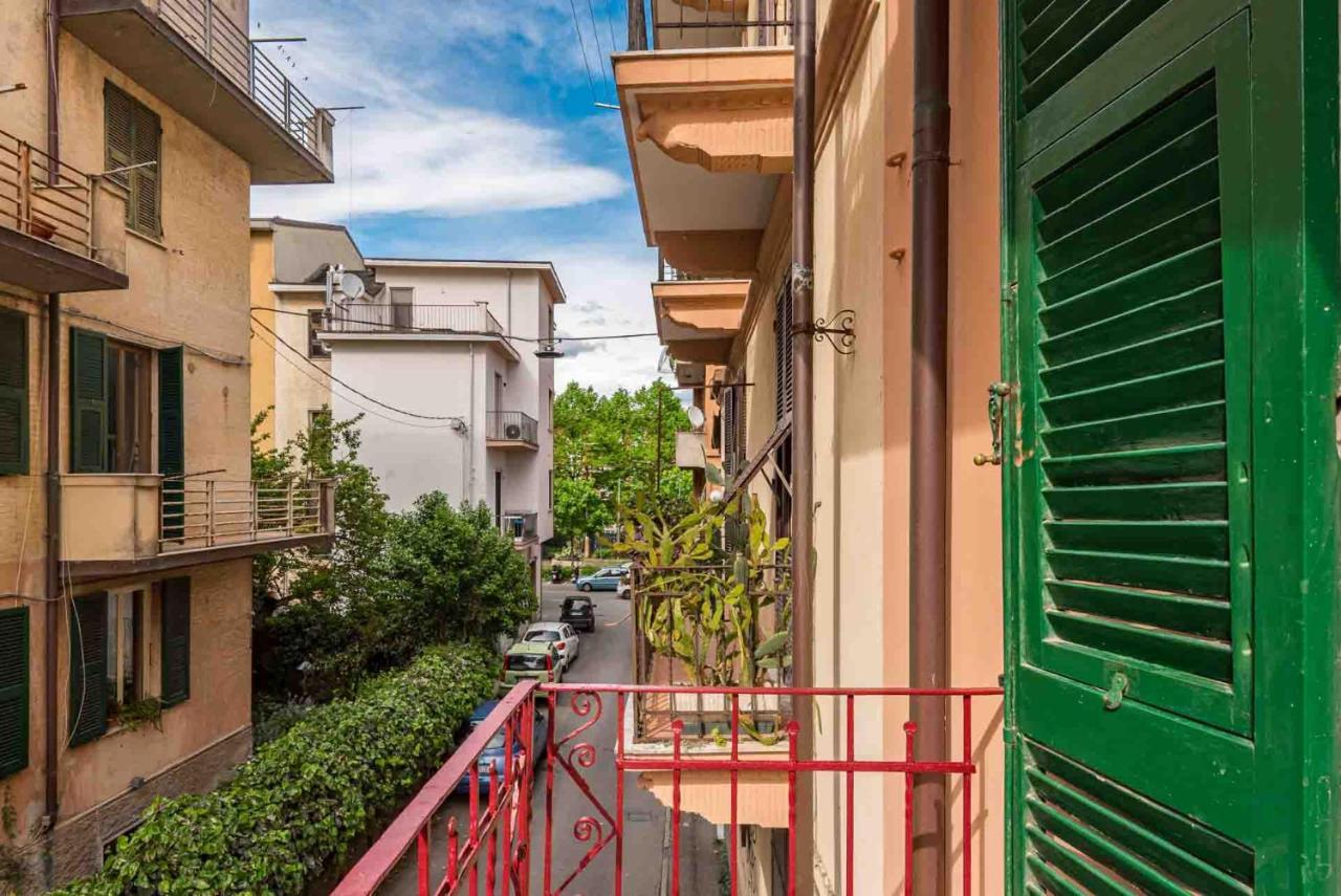 Yellove La Spezia Bagian luar foto