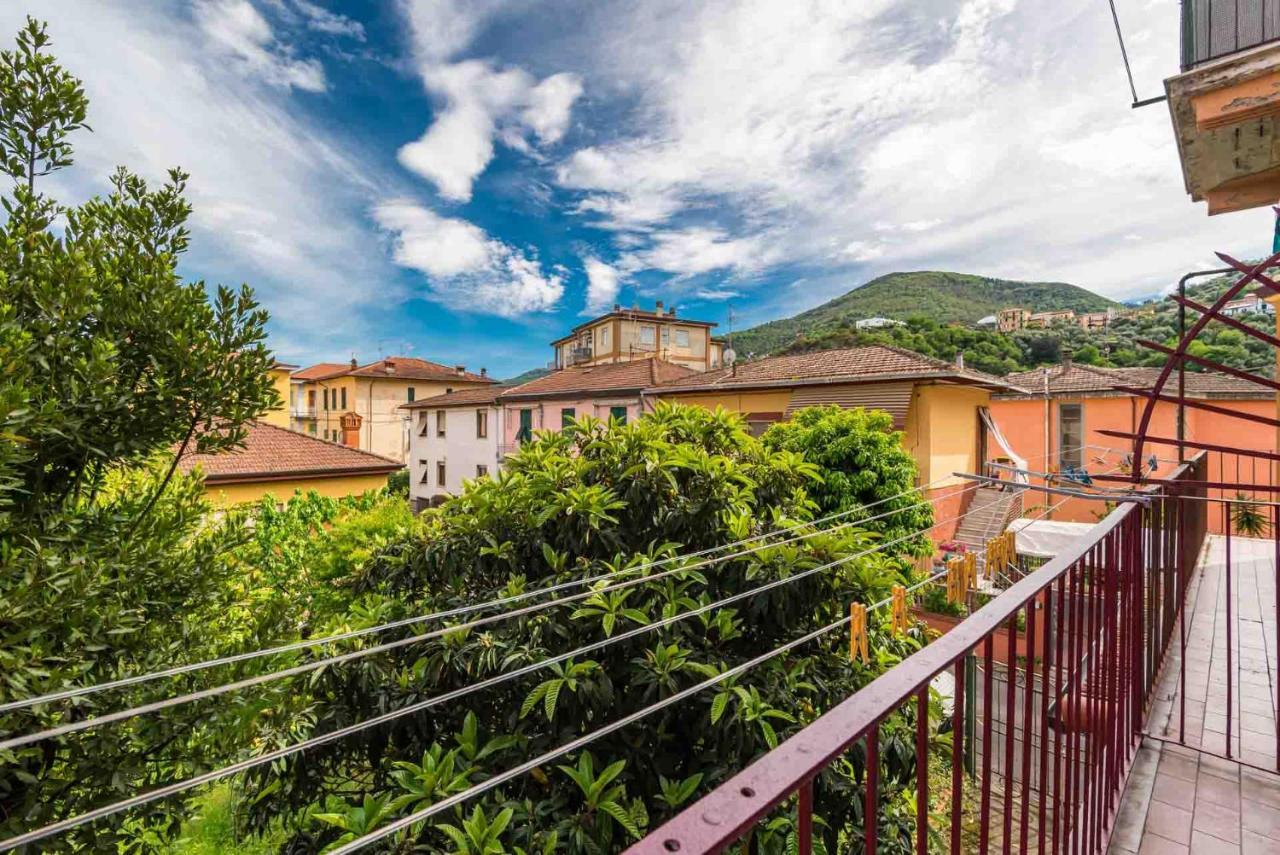 Yellove La Spezia Bagian luar foto